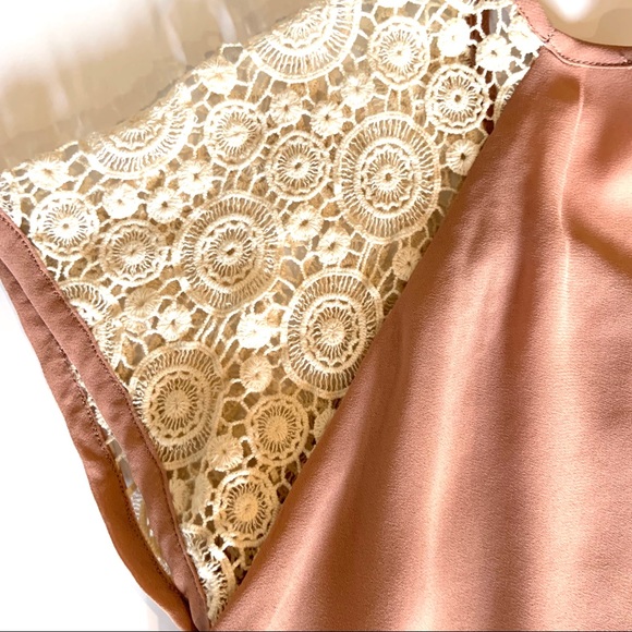 { Hem & Thread } Lace Overlay Blouse Sz M - Picture 3 of 5